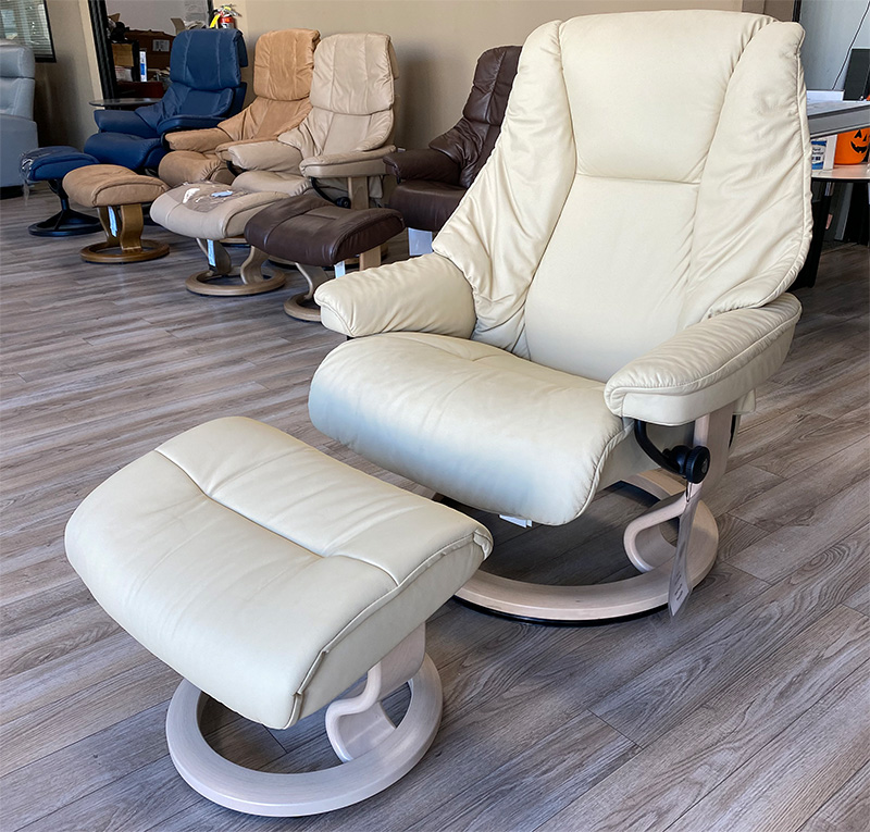 Stressless Live Paloma Kitt Leather with Whitewash Wood Base Recliner and Ottoman
