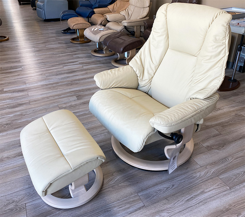 Stressless Live Paloma Kitt Leather with Whitewash Wood Base Recliner and Ottoman